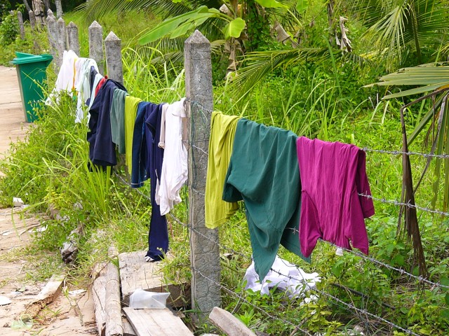 BanSiRaya Clothes drying on barbed wire fence